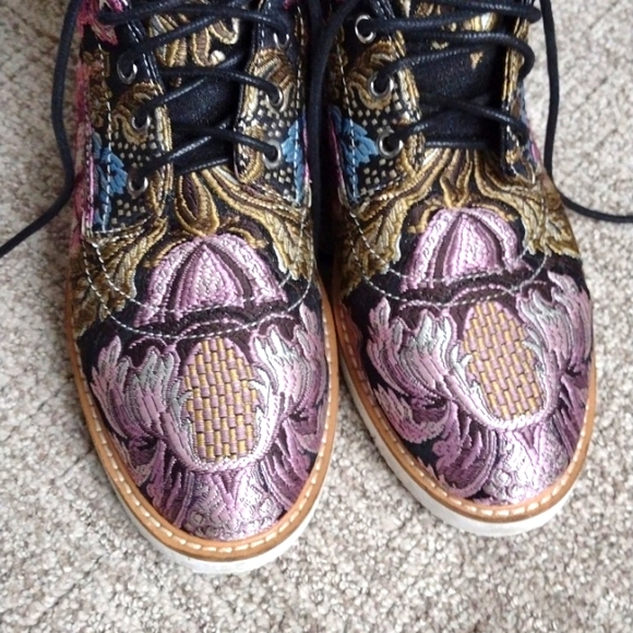 Shelly's London Boots - Picture 5 of 6